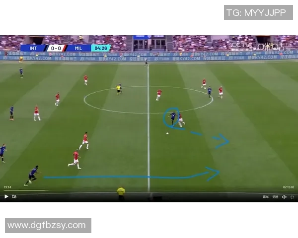 足球手沙暴引发的战术变革与球员适应能力的深度分析 足球手沙暴引发的战术变革与球员适应能力的深度分析